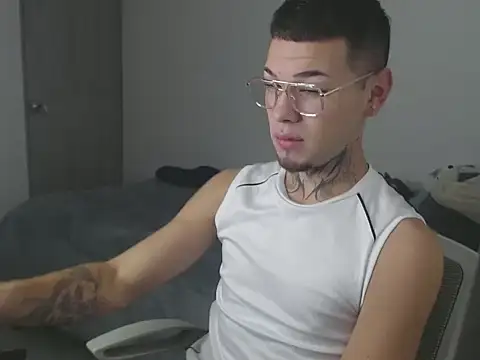 MarceloMilk online show from September 2025 09:33:02 AM