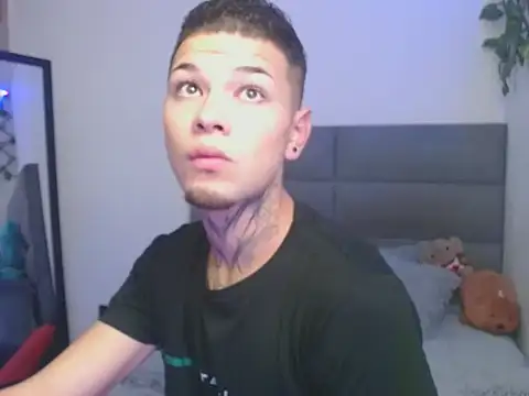 MarceloMilk online show from October 2025 05:18:01 AM