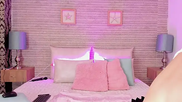 Snapshot of Catalinna_Thompson chatting on March 2025 12:03:01 PM Catalinna Thompson online show from March 2025 12:03:01 PM