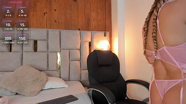 Saori newman online show from October 2025 11:28:02 AM