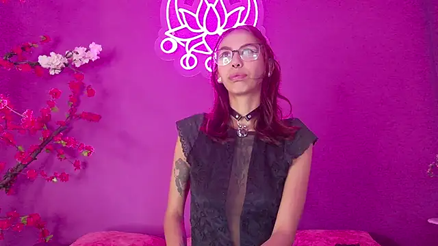 Lunamistyc online show from March 2025 07:32:02 PM