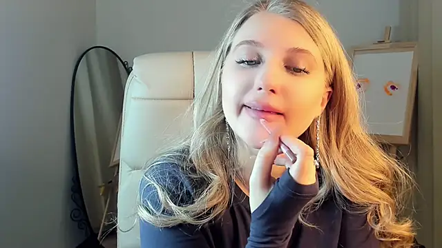 Evacadooo online show from January 2025 02:38:02 AM