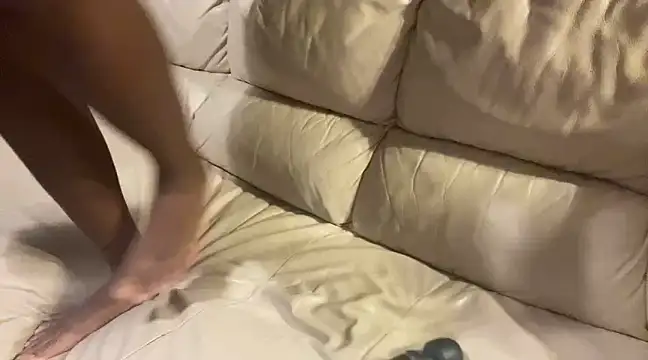 Snapshot of iveedie017 chatting on December 2024 09:05:02 PM iveedie017 online show from December 2024 09:05:02 PM