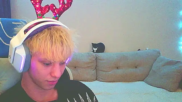 Ostin meow online show from December 2024 01:12:01 PM