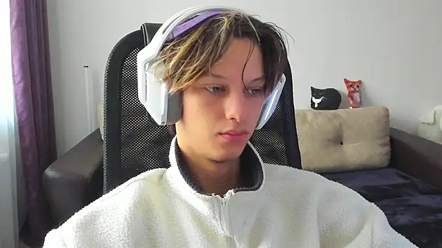 Ostin meow online show from October 2025 03:26:01 AM