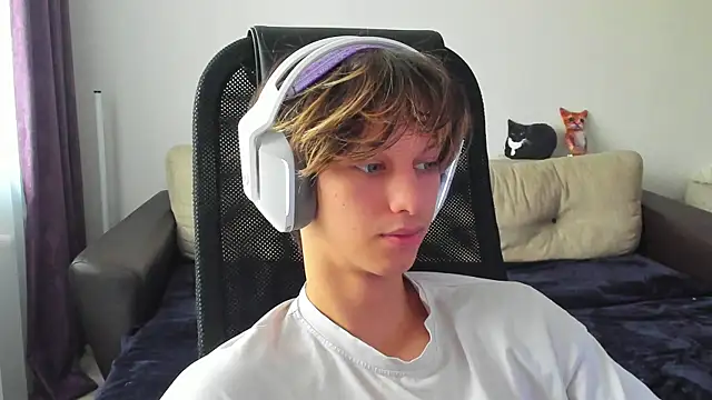 Ostin meow online show from October 2025 08:35:01 AM