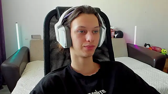 Ostin meow online show from February 2026 05:15:01 AM