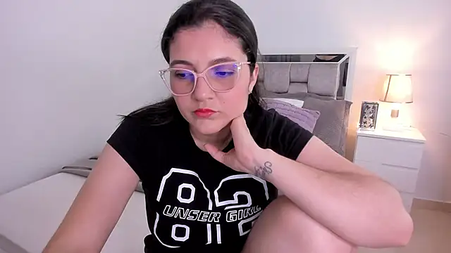 Camilaa bueno online show from March 2026 11:30:02 PM