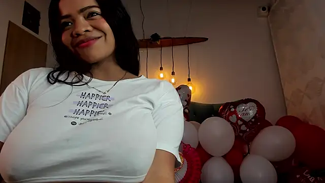 Any topless online show from February 2025 09:41:02 PM