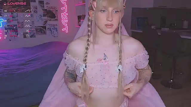 Snapshot of p1nkvenom chatting on November 2025 02:28:01 PM p1nkvenom online show from November 2025 02:28:01 PM