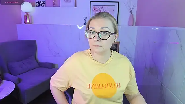 AlexandraKind online show from February 2025 08:39:01 AM