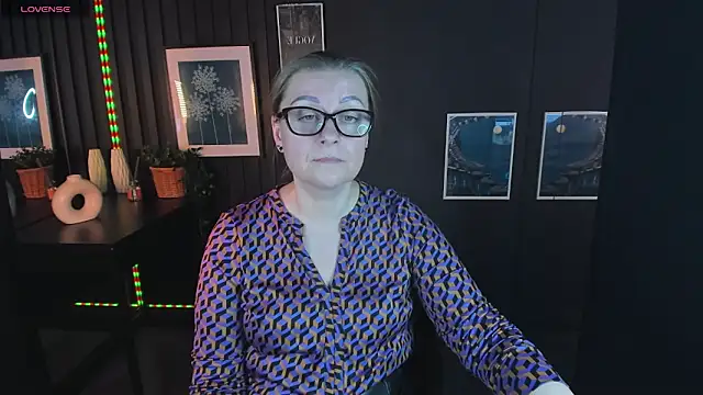 AlexandraKind online show from March 2025 12:11:02 PM