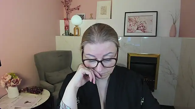 AlexandraKind online show from March 2025 12:29:01 PM