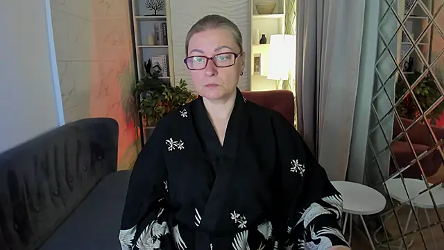 AlexandraKind online show from November 2025 01:45:01 PM