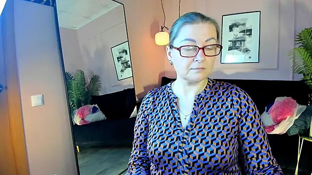 AlexandraKind online show from December 2025 01:41:02 PM