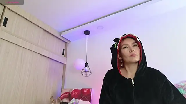 Carol love0411 online show from February 2026 01:44:02 PM