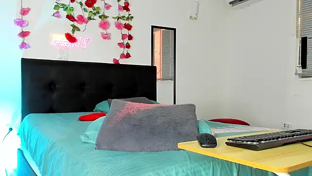 AlanaParker6  online show from January 2025 01:32:01 PM
