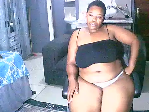 Snapshot of curvyloneah75 chatting on December 2024 07:00:02 PM curvyloneah75 online show from December 2024 07:00:02 PM