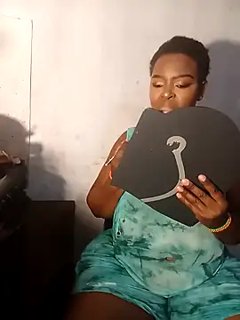 Snapshot of curvyloneah75 chatting on March 2025 02:44:02 PM curvyloneah75 online show from March 2025 02:44:02 PM