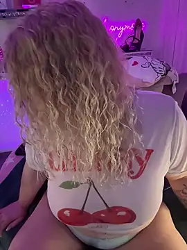 CurvyAnonymousGirl89 online show from April 2026 05:02:02 PM