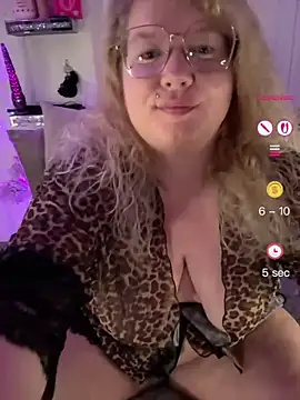 Snapshot of CurvyAnonymousGirl89 chatting on June 2026 10:19:02 PM CurvyAnonymousGirl89 online show from June 2026 10:19:02 PM