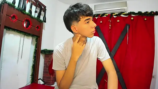 Harry LatinBoy online show from December 2024 08:08:01 PM