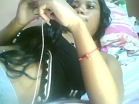 Snapshot of Fariana01 chatting on January 2025 02:33:01 AM Fariana01 online show from January 2025 02:33:01 AM