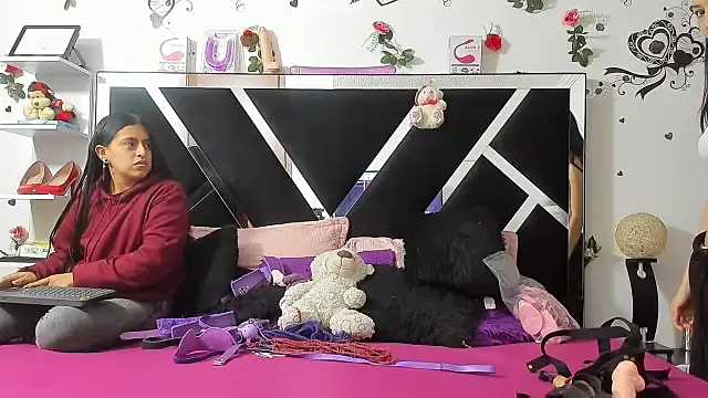 abby eemily online show from September 2025 12:05:01 PM