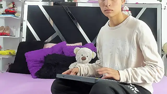 abby eemily online show from October 2025 12:03:01 PM