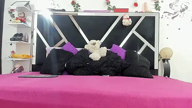 abby eemily online show from November 2025 12:04:02 PM