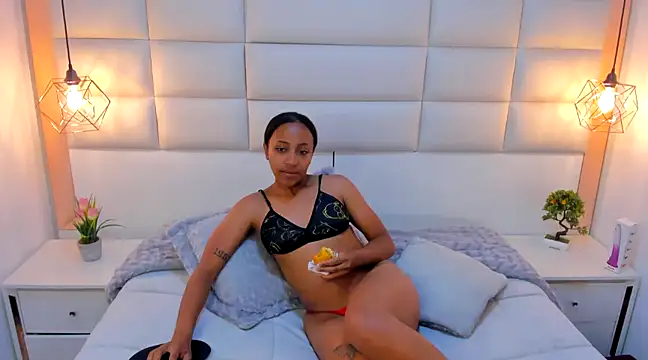 sophy  jones  online show from January 2025 01:20:01 PM
