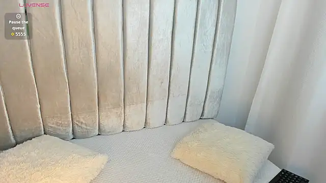 aurora johnson  online show from February 2026 04:17:02 AM