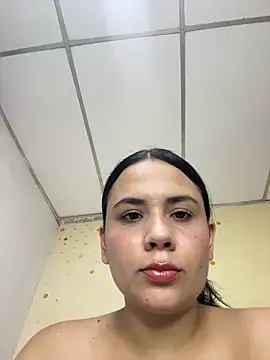 Snapshot of Leyna_Kenet chatting on June 2026 03:18:02 AM Leyna Kenet online show from June 2026 03:18:02 AM