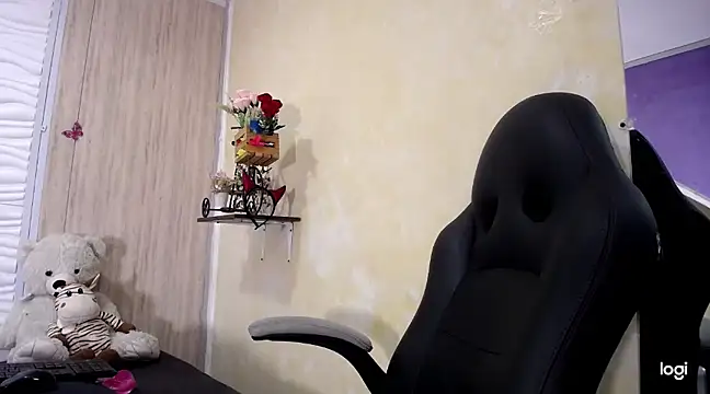 anthiamelisa online show from December 2024 10:50:01 PM