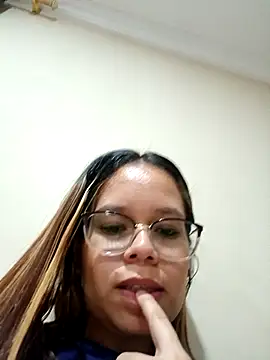 anthiamelisa online show from February 2025 12:14:01 AM