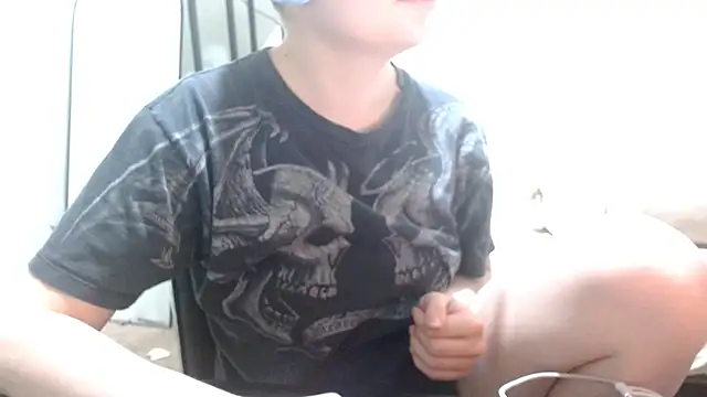 Snapshot of livcutebaby chatting on January 2025 03:05:01 AM livcutebaby online show from January 2025 03:05:01 AM
