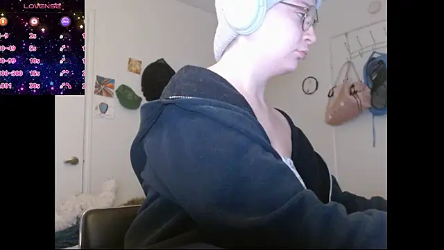 Snapshot of livcutebaby chatting on January 2025 12:48:01 AM livcutebaby online show from January 2025 12:48:01 AM