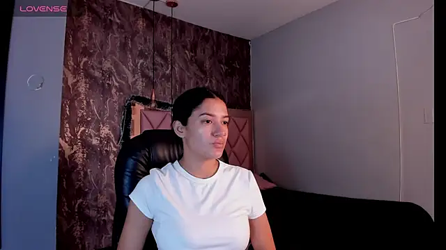 SKYLERWHIITEE online show from December 2024 02:25:02 AM