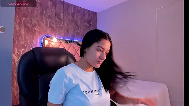 SKYLERWHIITEE online show from December 2024 03:47:02 AM