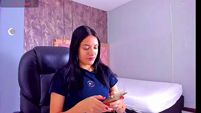 SKYLERWHIITEE online show from January 2025 04:04:01 AM