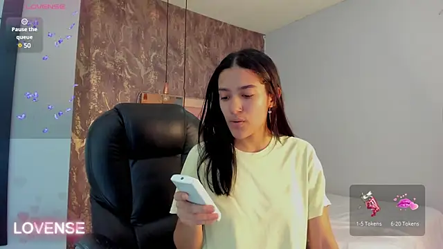 SKYLERWHIITEE online show from February 2025 02:33:01 AM