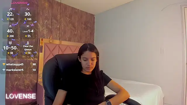 SKYLERWHIITEE online show from February 2025 09:47:02 AM