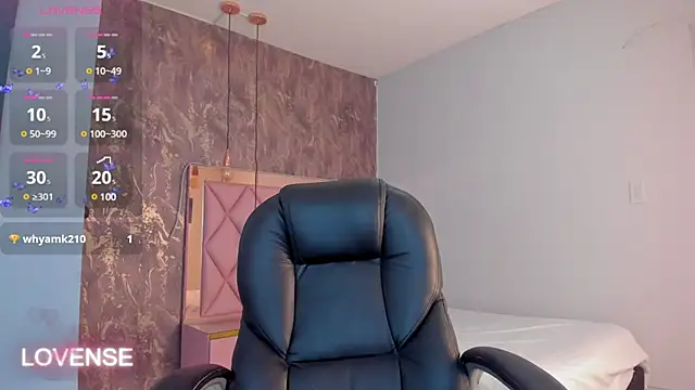 SKYLERWHIITEE online show from February 2025 10:02:01 AM