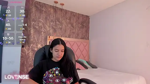 SKYLERWHIITEE online show from March 2025 04:39:02 AM