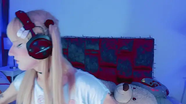 Kirmyy  online show from November 2025 08:44:01 PM