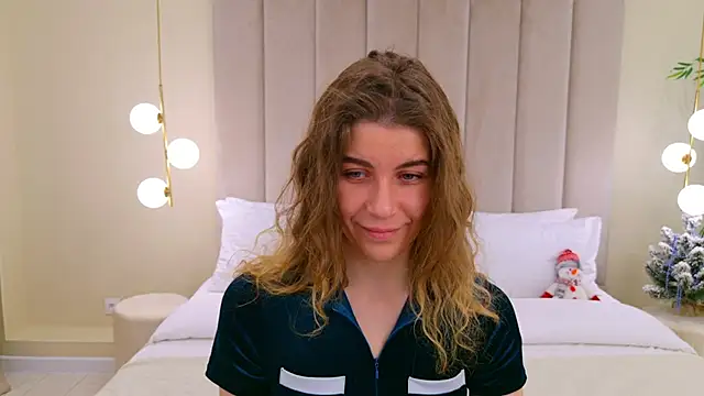 Snapshot of VikkiStorm chatting on December 2024 03:34:02 AM VikkiStorm online show from December 2024 03:34:02 AM