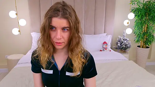 Snapshot of VikkiStorm chatting on December 2024 09:45:02 AM VikkiStorm online show from December 2024 09:45:02 AM