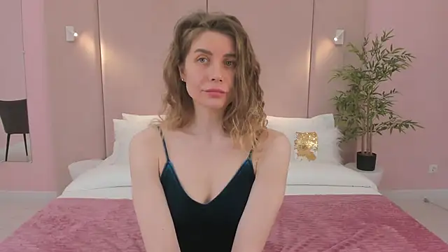 Snapshot of VikkiStorm chatting on January 2025 06:15:02 AM VikkiStorm online show from January 2025 06:15:02 AM