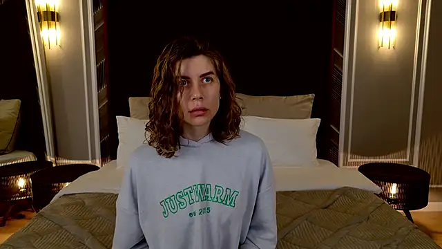 Snapshot of VikkiStorm chatting on March 2025 06:19:01 AM VikkiStorm online show from March 2025 06:19:01 AM