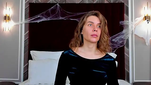 Snapshot of VikkiStorm chatting on October 2025 03:23:02 AM VikkiStorm online show from October 2025 03:23:02 AM